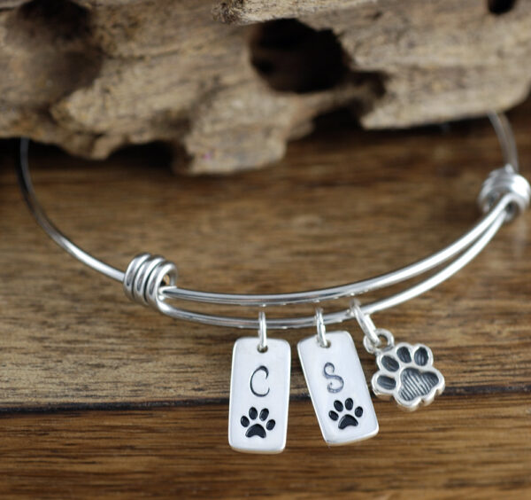 Dog Paw Jewelry, Personalized Dog Mom Bracelet, Dog Paw Bracelet, Initial Pet Jewelry, Pet name Bracelet, Gift for Dog Mom, Dog Mom Gift